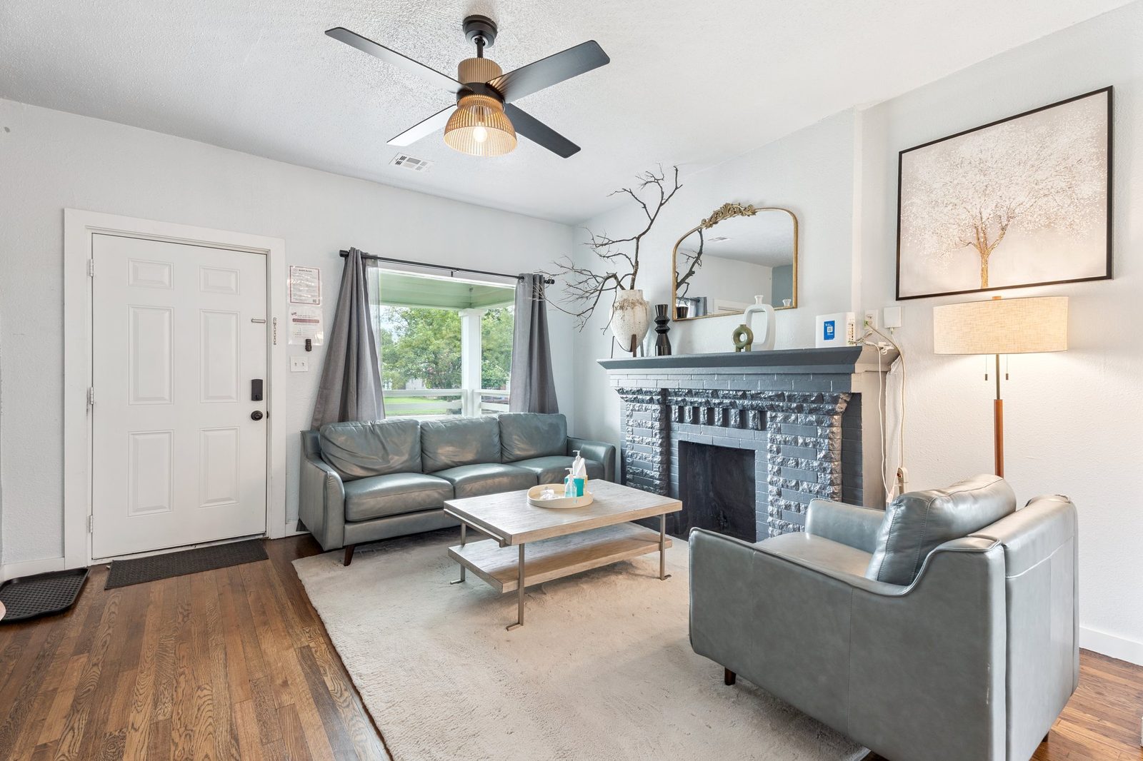 Living room in a Tōshi Partners portfolio home