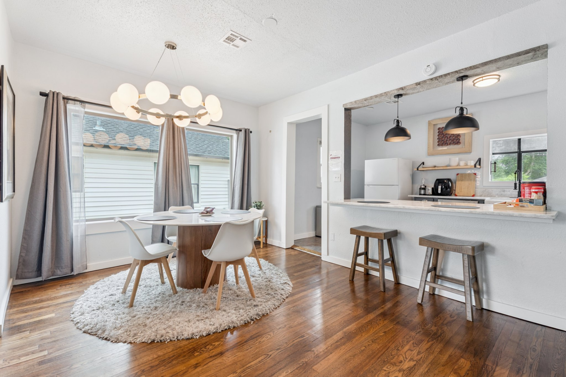 Dining area in a Tōshi Partners portfolio home
